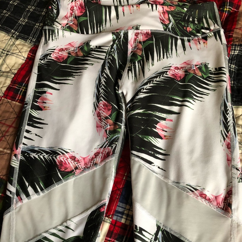 Fabletics Full Length Floral Leggings Size Medium